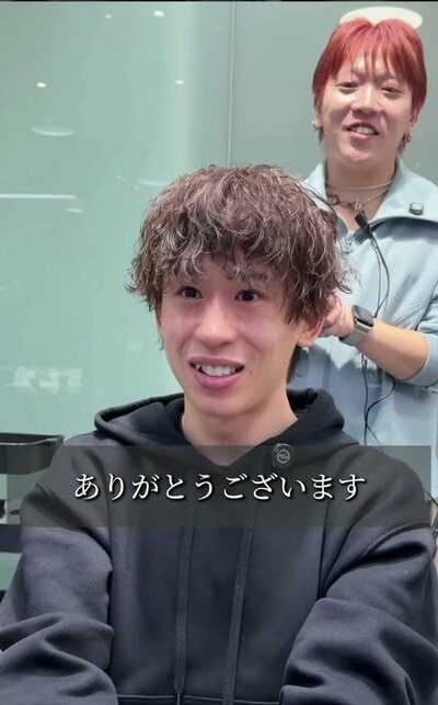 パーマで動きが出た、ボリュームのあるスタイル