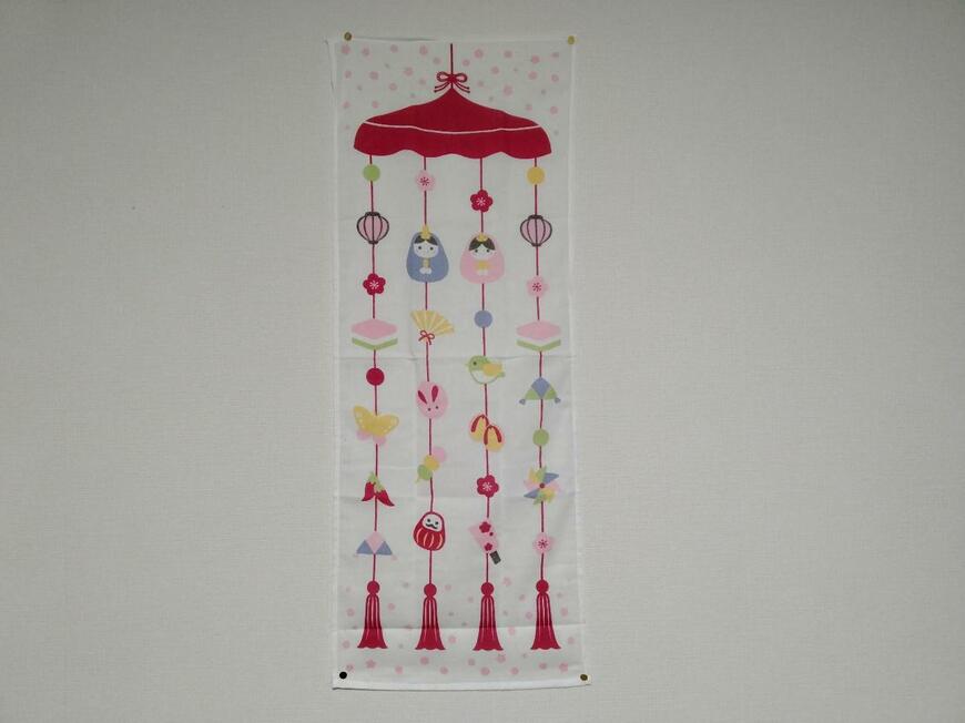 筆者撮影（セリア、ひなまつり手ぬぐい風タオル つるし雛柄）