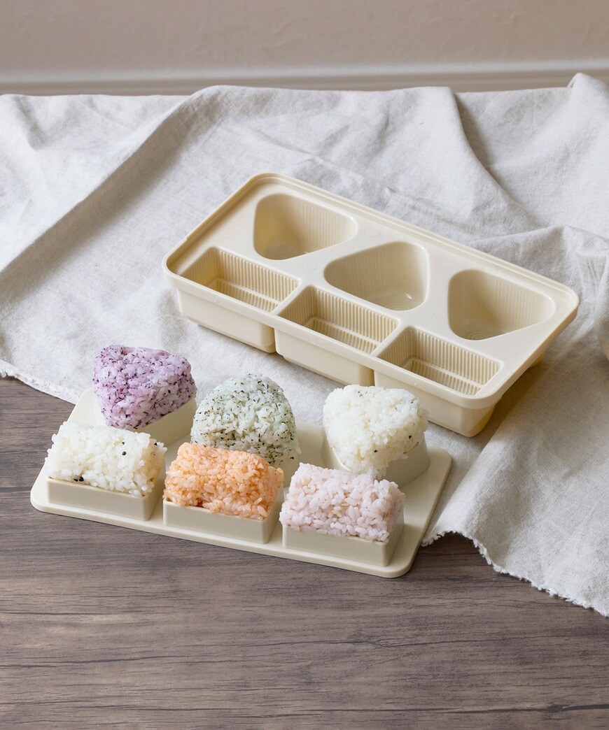 出所：3COINS公式　おにぎりメーカー／KITINTO