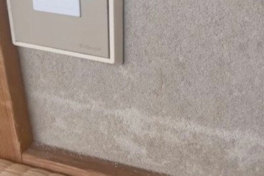 【真似したい】掃除やメンテナンスが大変な〈砂壁〉に…　和モダンな〈砂壁カバー〉をDIY