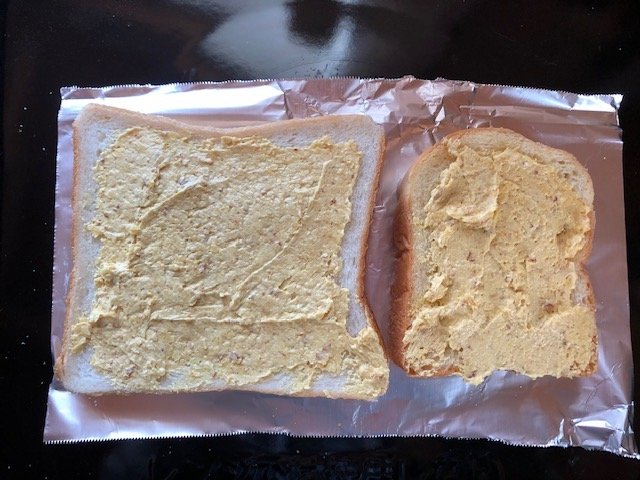 カルディ『食パンにぬって焼いたらカレーパン』食パンにぬってみた