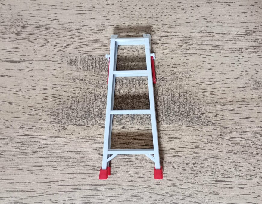 筆者撮影（キャンドゥ、ミニチュア脚立・ミニチュア台車）