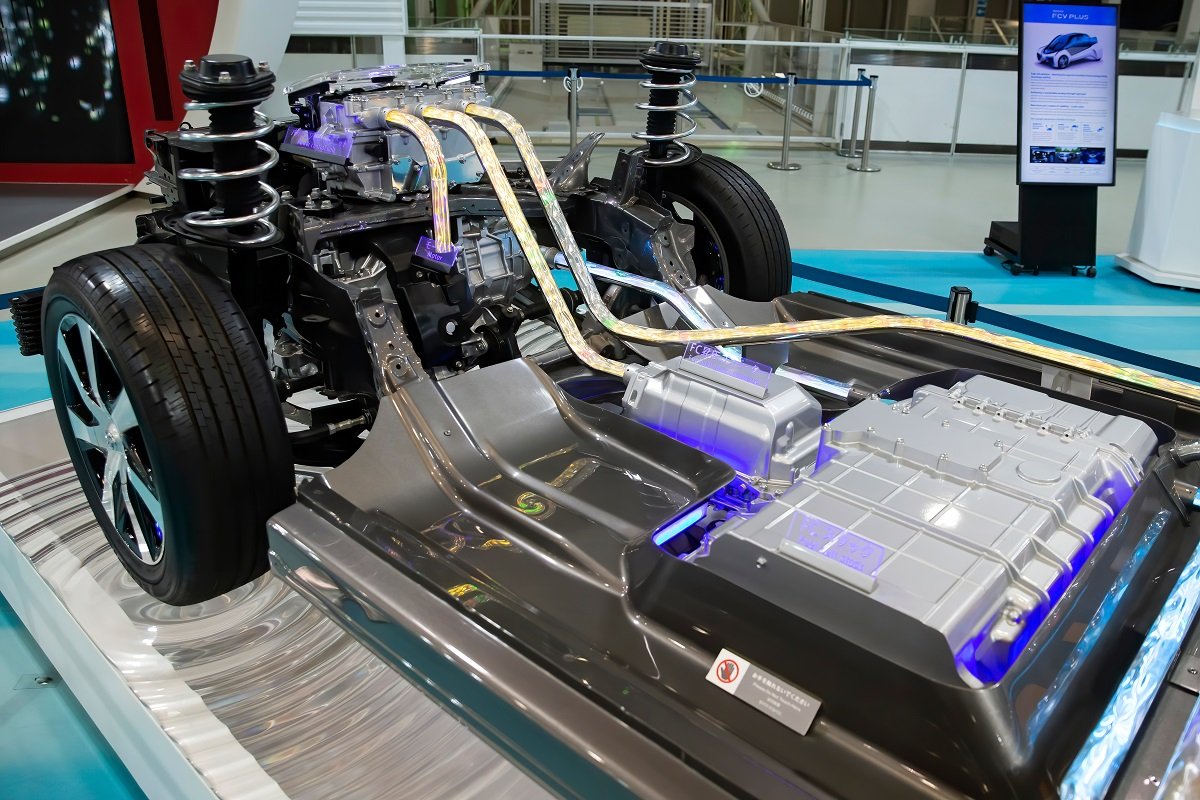 電気自動車もさようなら。未来のモビリティ・水素燃料電池車が走る