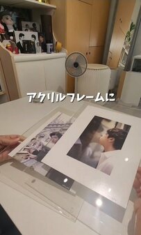 【推し活ギャラリーDIY】トタン壁の一角を、アクリルフレームの推し活ギャラリーに変身！