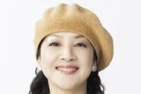 荒木由美子 自宅の庭を披露！「サザンカ」の立派な生垣に「綺麗にお手入れされてる」「気品のあるお花」「元気もらえる」と絶賛の声