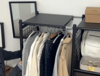 【新生活】「賃貸の狭い部屋でもぴったり置ける！」LOWYAの伸縮式ハンガーラックの使い勝手＆コスパがよすぎる。84万再生の大反響