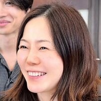 「髪の広がりが気になる」アメリカから来店した女性が初めての「ショートボブ」に！プロの似合わせカットで引き出される魅力に注目
