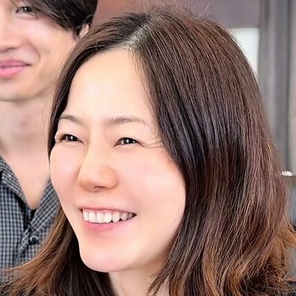 「髪の広がりが気になる」アメリカから来店した女性が初めての「ショートボブ」に！プロの似合わせカットで引き出される魅力に注目