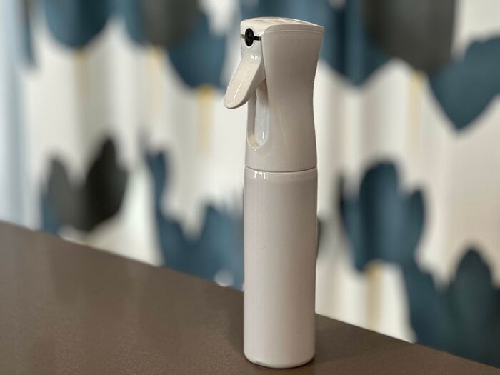 セリアの「広がるミストスプレーボトル」