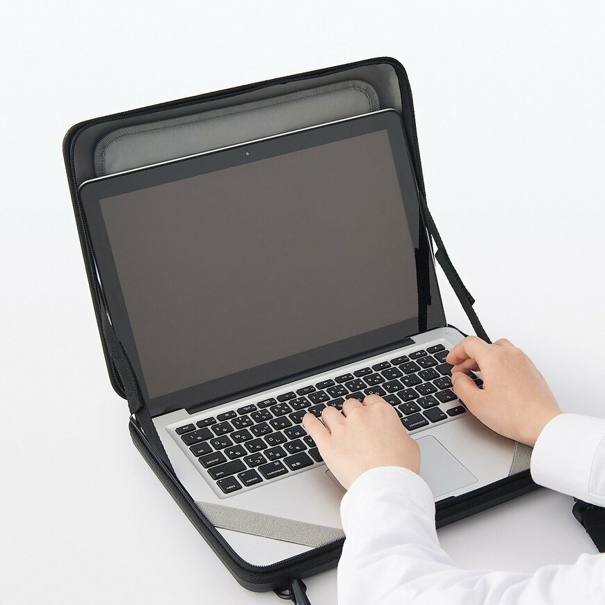 出所：無印良品ネットストア キャリーケース素材を使った　開いて使えるPCバッグ