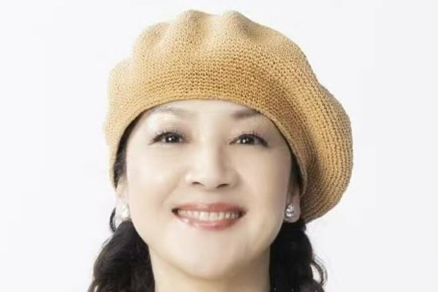 荒木由美子 自宅の庭を披露！「サザンカ」の立派な生垣に「綺麗にお手入れされてる」「気品のあるお花」「元気もらえる」と絶賛の声