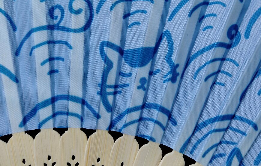 筆者撮影（セリア、モダン扇子　猫青海波柄）