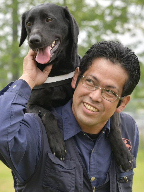 【警察犬】大阪府警察で活躍する、元イルカの調教師という異色の経歴を持つハンドラー