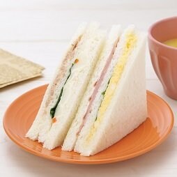 出所：ローソンストア100「新商品」