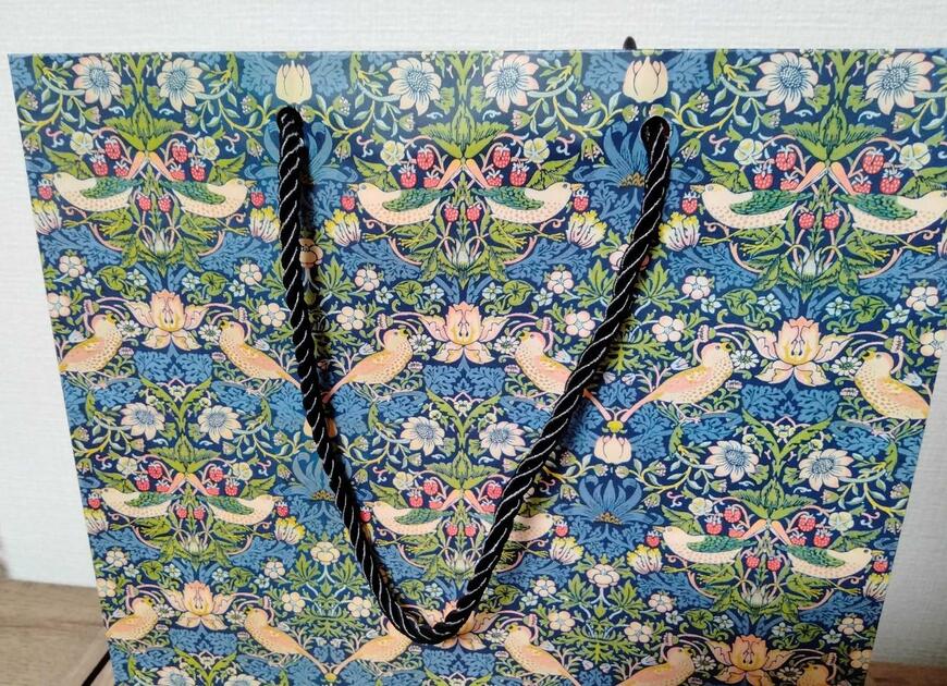 筆者撮影（セリア、ハンドルバッグM縦 ウィリアム・モリス）