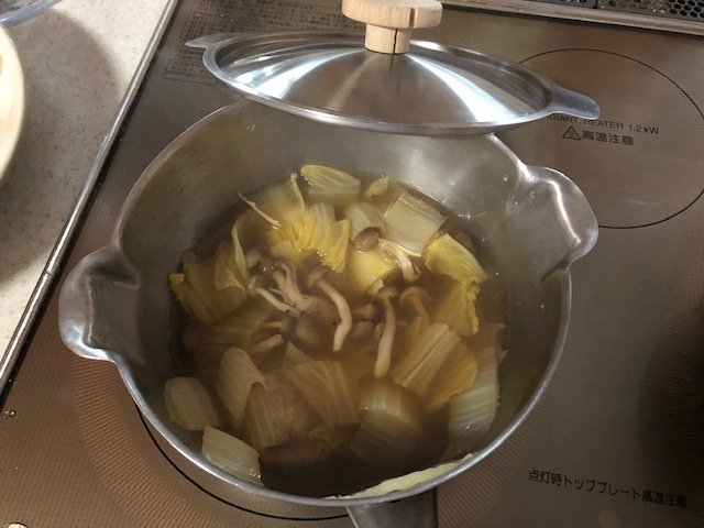 ヨシカワ「雪平鍋 両口ステンレス雪平鍋 20cmアイカタ」（筆者撮影、画像をクリックするとAmazonのページにジャンプします）