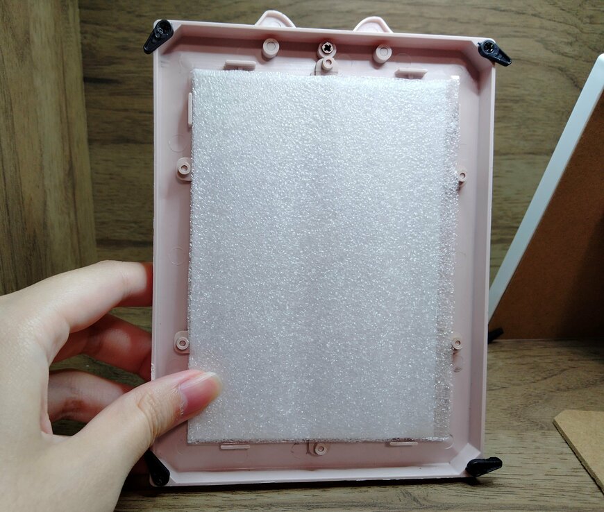 筆者撮影（セリア、フォトフレーム ゴールドリボン）