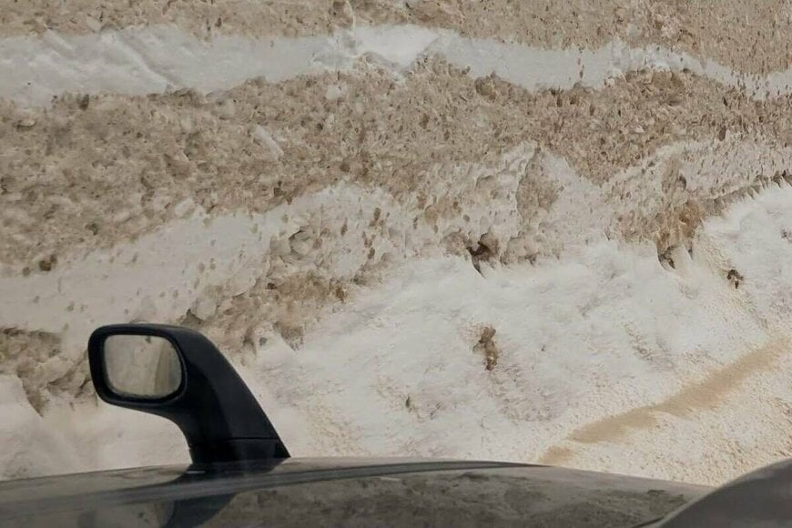 道路にできた「雪の壁」に食欲そそられる人が続出　その理由に思わず納得