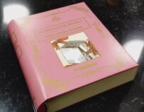 株主優待で届いた高級洋書風の箱を開くと…予想外の中身に「センスありすぎ」「株買います」の声が続出