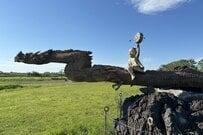 【脳内再生余裕】北海道で発見した「像」がエモすぎる　懐かしの作品を想像させる光景に「タイトルより歌のほうが先に頭に流れる」