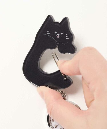ぶら下がりニャンコ」が可愛い！ブルーブルーエで見つけた〈猫