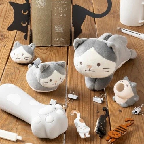 ワッツから登場した「猫マグネットグッズ」