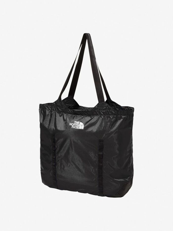 軽量素材のナイロンが使われているので、とても軽く、エコバッグとして持って行くのに便利