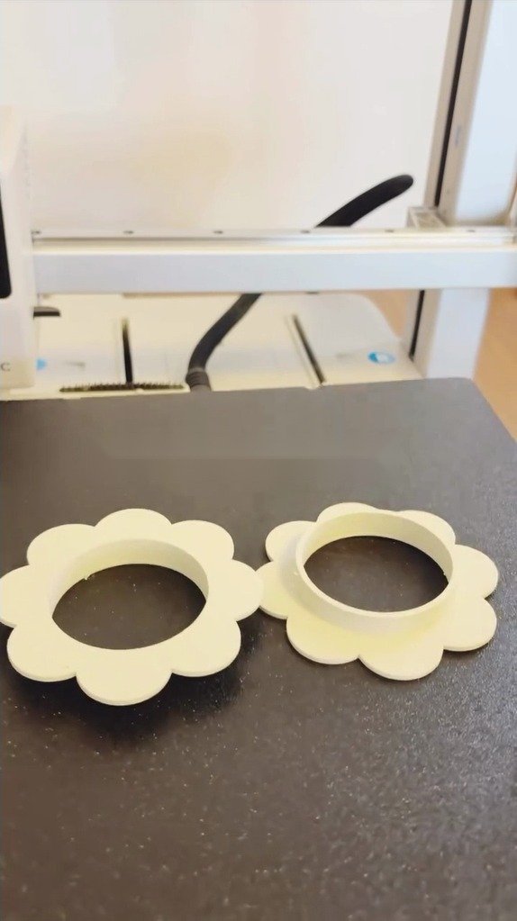 3Dプリンターで作る「花形のペーパースプールアダプター」が可愛い！無料ツールだけで無機質な既製品が可愛いオリジナルデザインに
