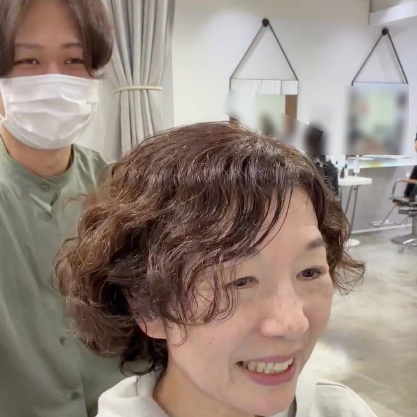 「新しい自分に出会いたい」悩み続けたくせ毛をプロの手で美しく！「別人級」と絶賛の声