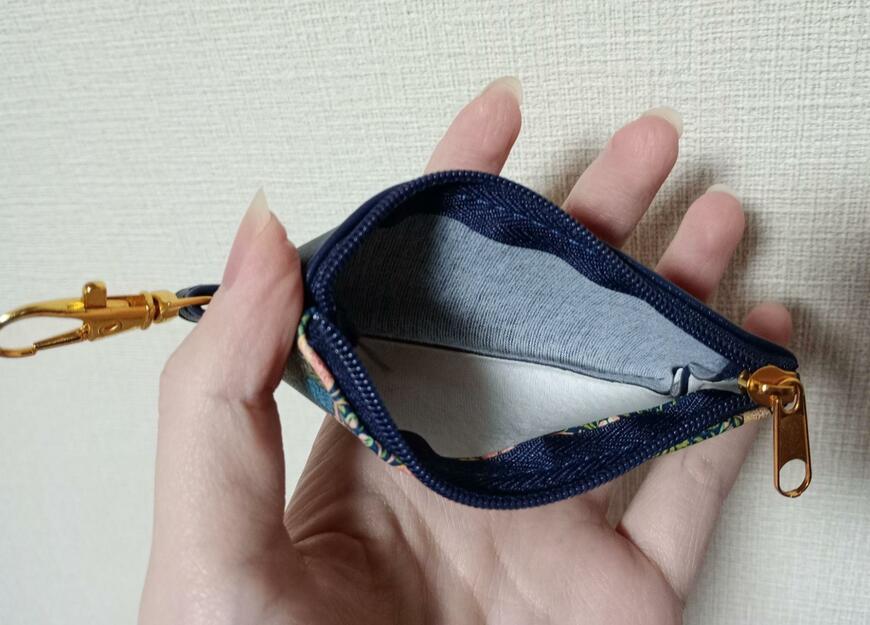 筆者撮影（セリア、スリムコインケース フック付 WM）