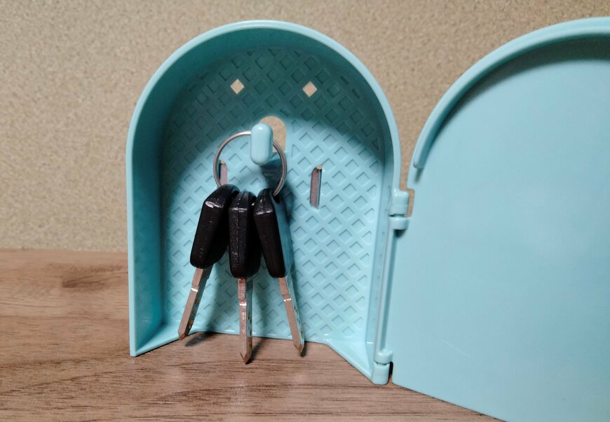 筆者撮影（セリア、輪ゴムフック ドア型）