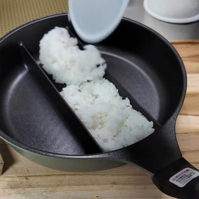 「フライパンをそのままお弁当に？」母が高校生の娘に作るシュールで面白過ぎる　「フライパン弁当」が話題