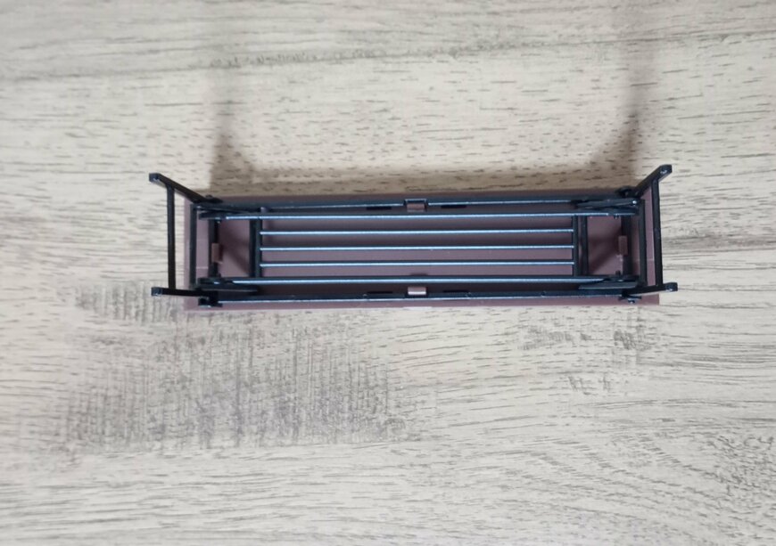 筆者撮影（山田化学株式会社、ミニチュア会議机）