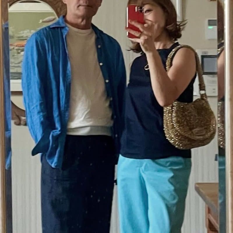 【60代パーソナルカラーアナリスト】が選ぶ夫婦のブルーコーデ 小物使いにも注目！