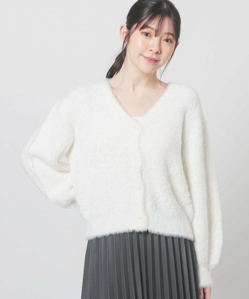 出所：ハニーズ公式　フェザーヤーンＶカーデ