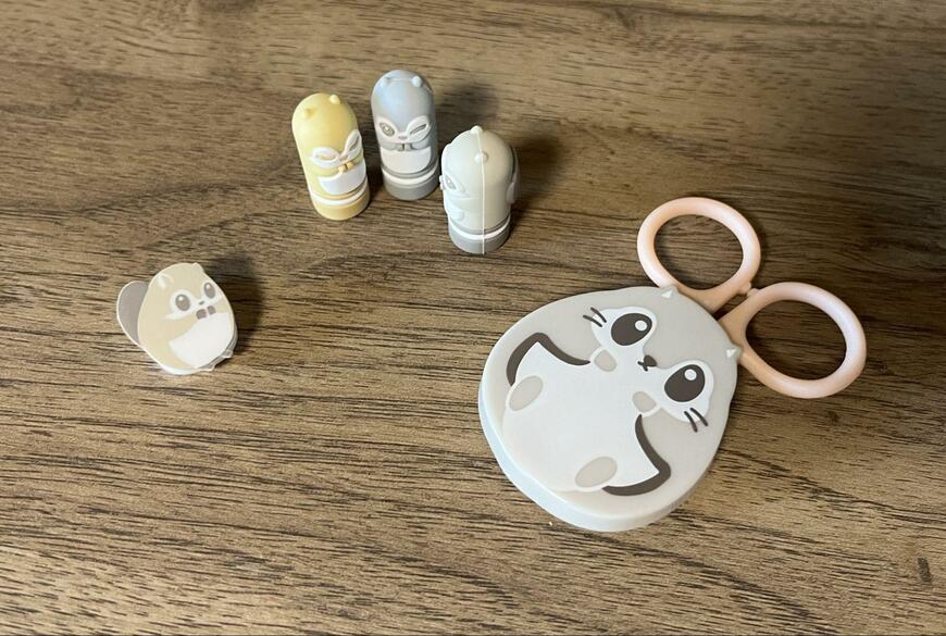 筆者撮影（セリア、エゾモモンガ マグネット付き ミニハサミ・エゾモモンガ ダイカットクリップ 3P・エゾモモンガ 鉛筆キャップ 3P）