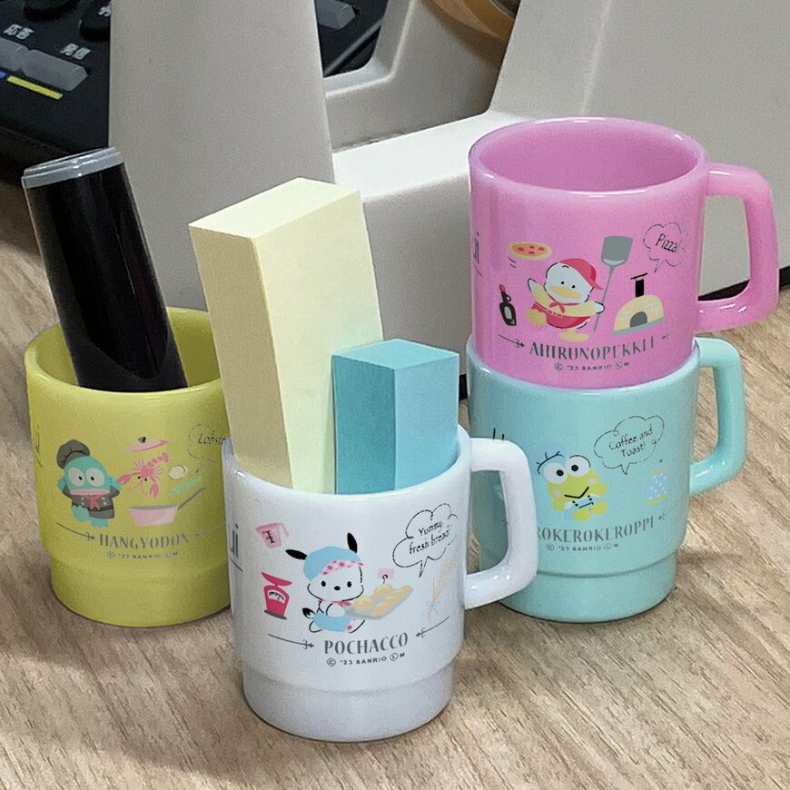 出所：ベネリック株式会社「食器としても使える「はぴだんぶい」のミニチュアカップがカプセルトイになって登場！「はぴだんぶい ミニチュア レトロカップ コレクション」が2023年5月下旬より順次全国のカプセルトイ自販機にて発売」