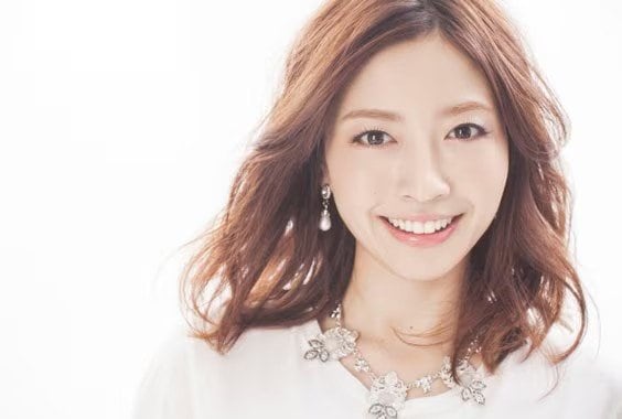 44歳 片瀬那奈、“会社員になって3年以上”オフィスカジュアル姿に「相変わらずの美しさ」「いつ見ても可愛い」ファン喜びの声