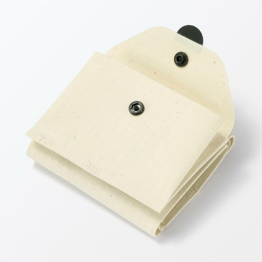 無印良品、耐水生地を使った三つ折り財布画像
