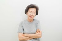 最新の平均寿命は男性81.09歳・女性87.13歳【女性】80歳以上は「ひとり世帯」が最多「公的年金の平均月額」はいくらか