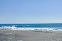 子どものなにげない行動から生まれた「砂のアート」　自由研究にもなりそうな現象に注目集まる