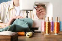 冬に使える生地が入ったハギレセットを注文　家に届いた「俵のような大きな包み」に驚きの声