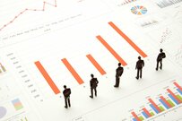 平均年収は昨年より10万円増の「443万円」正規・非正規別や過去の推移を見る【最新データ】