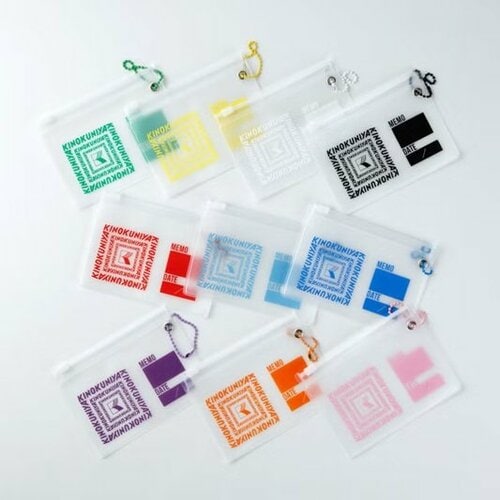 10色から選べる「紀ノ国屋 クリアミニポーチ」(330円)