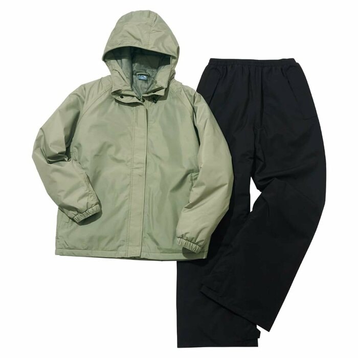 レインウェアでありながら、高い「防寒性」を兼ね備えています