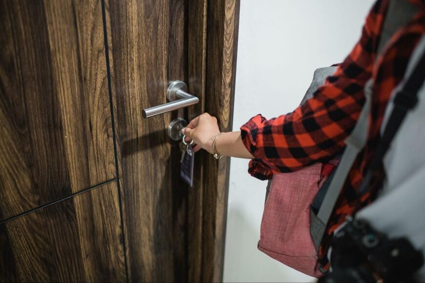 宿泊したホテルの「部屋の電源」に二度見　珍しいシステムに「なんかテンション上がる」