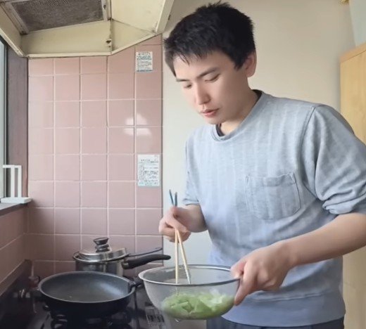 【33歳年下彼氏】が58歳彼女に作った手料理に絶賛の声