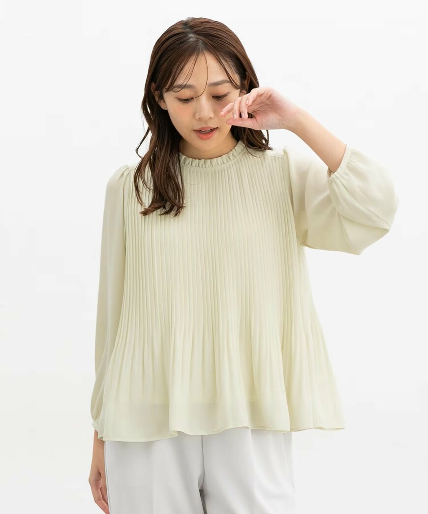 出所：ハニーズ公式　プリーツ使いブラウス