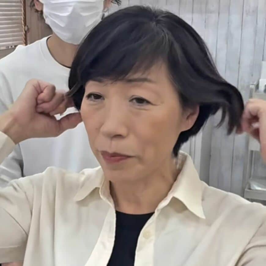 【大変身】毛量に悩む女性がカットで大胆イメチェン！「すごい綺麗」と感激