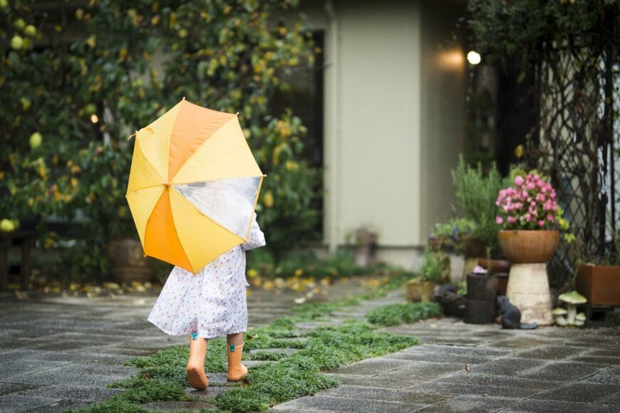 梅雨か台風の影響できれいな縦ロールが爆誕　娘の自然なままのヘアスタイルに「プリンセスみたい」
